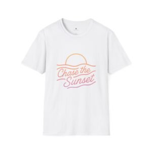 T-shirt Unisexe – “Chase the Sunset” Design Sunset Pastel et Ambiance Été