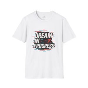 T-shirt Unisexe – “Dream in Progress” Design Glitch Moderne et Message Motivant